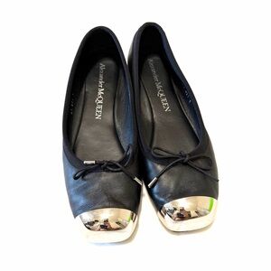 ALEXANDER MCQUEEN Black Leather Ballet Flats with Silver Cap Toe Size 38